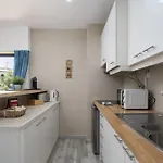 Apartmán Olympics 1br With Pool & Balcony, By Hopstays