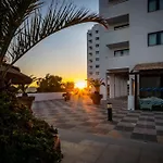 Olympics 1br With Pool & Balcony, By Hopstays *