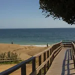 Olympics 1br With Pool & Balcony, By Hopstays Apartmán