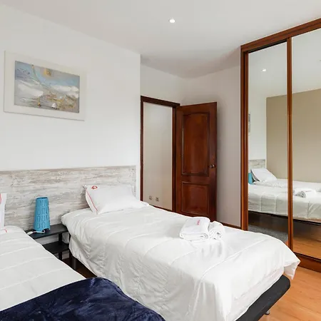 Апартаменти Olympics 1br With Pool & Balcony, By Hopstays