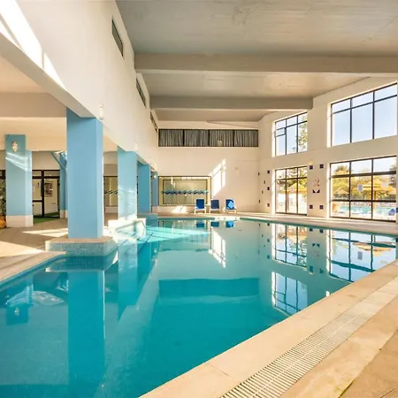 Olympics 1br With Pool & Balcony, By Hopstays *