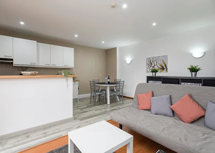 Апартаменти Olympics 1br With Pool & Balcony, By Hopstays *