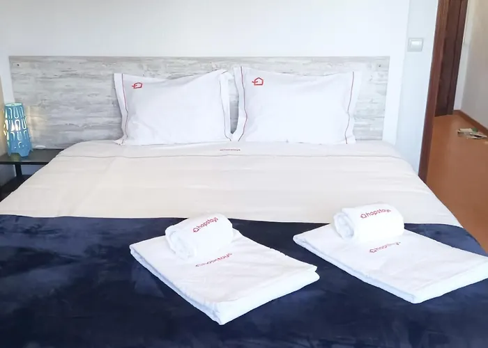 Апартаменти Olympics 1br With Pool & Balcony, By Hopstays *