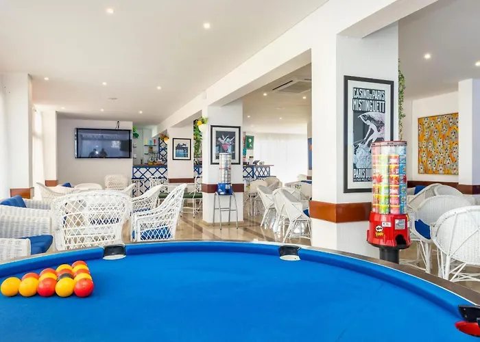 Olympics 1br With Pool & Balcony, By Hopstays Апартаменти