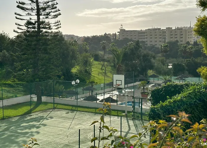 Olympics 1br With Pool & Balcony, By Hopstays *