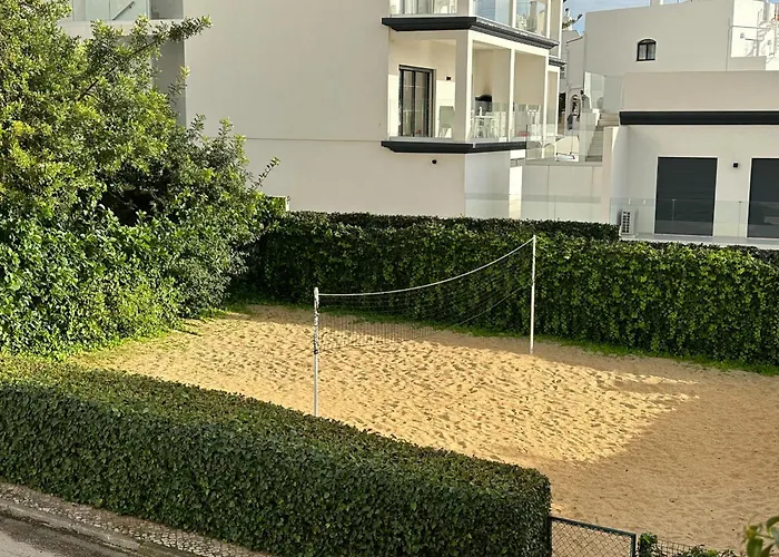 Olympics 1br With Pool & Balcony, By Hopstays